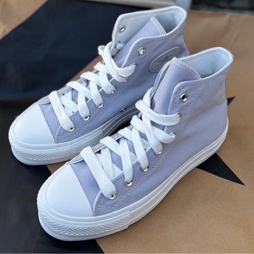 Converse Chuck Taylor All Star Lift High Platform Sneakers   US 8